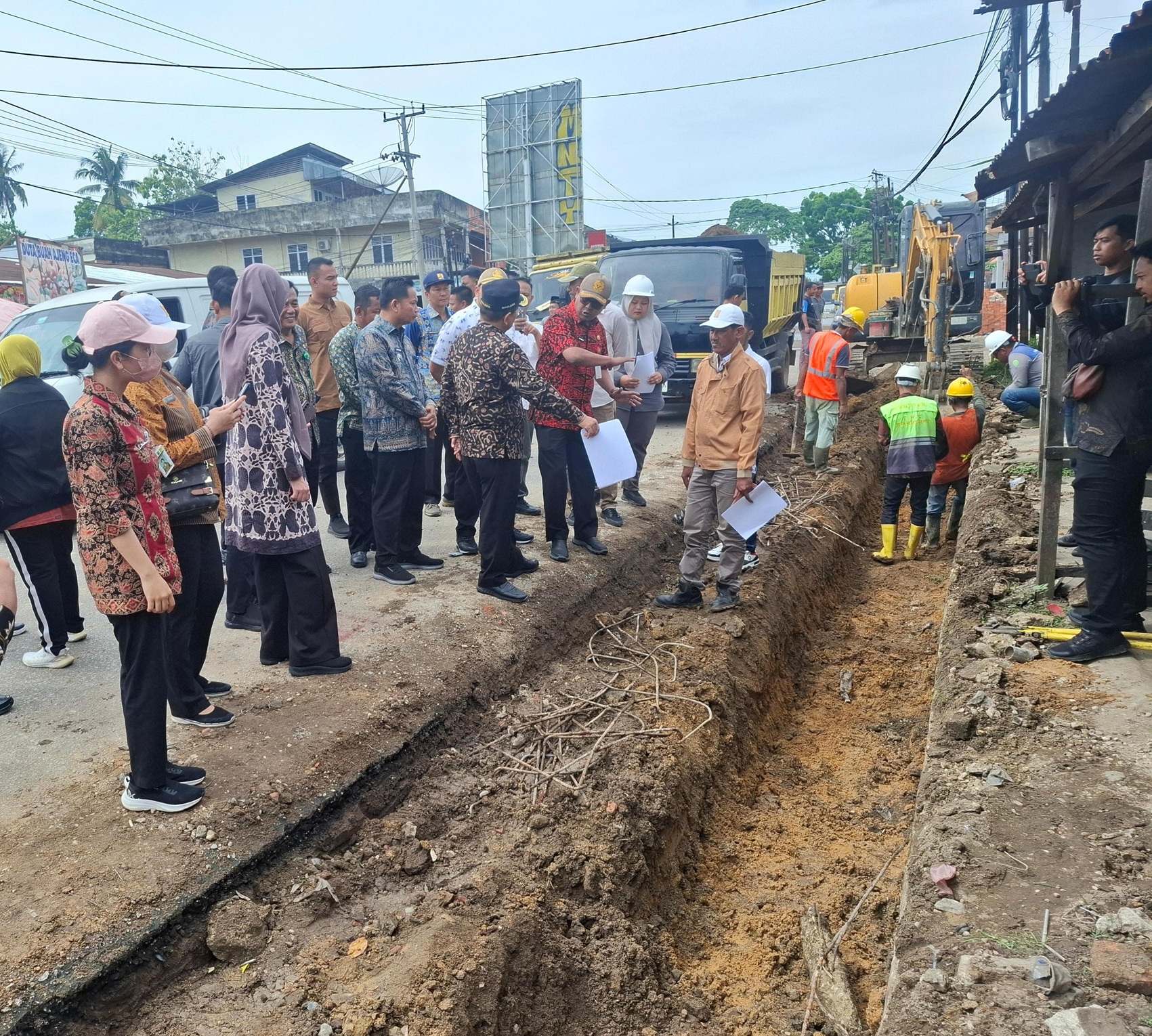 Inspektorat dan OPD Teknis Dampingi Walikota Jambi Tinjau Proyek Rekonstruksi Parit di Jalan D.I. Panjaitan dan T.P. Sriwijaya